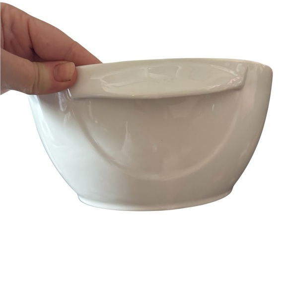 Savinio White Casserole Dish with Lid. - Picture 5 of 12